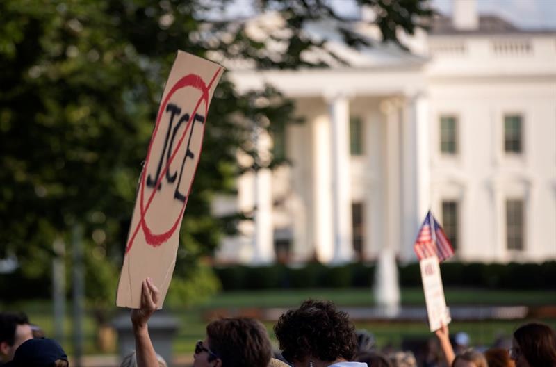 Protesta contra el ICE frente a la Casa Blanca