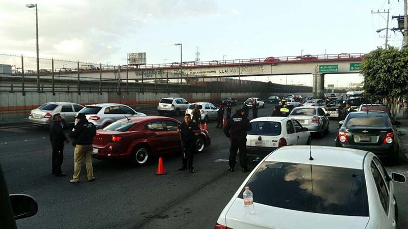 Retén policial en una carretera