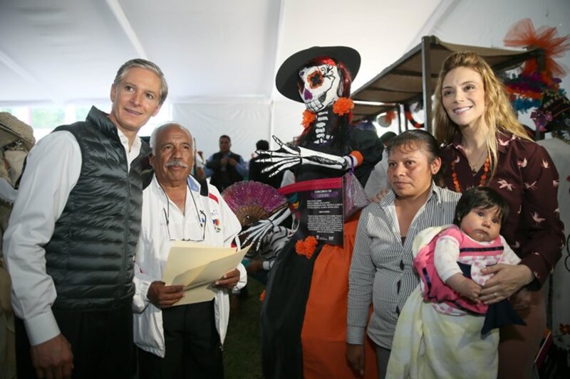 Entrega de apoyos a artesanos de Michoacán