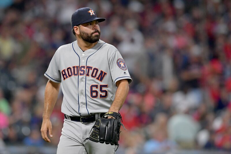 El lanzador mexicano José Urquidy en acción con los Astros de Houston