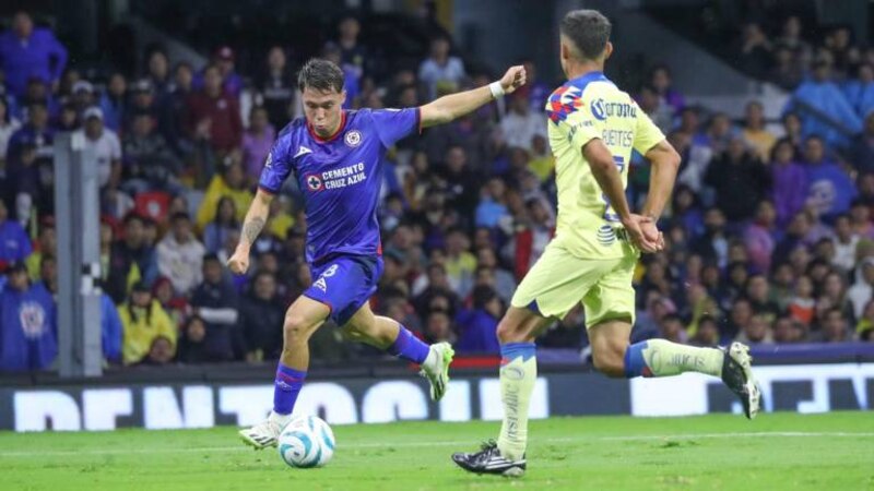 Jugador de fútbol en acción