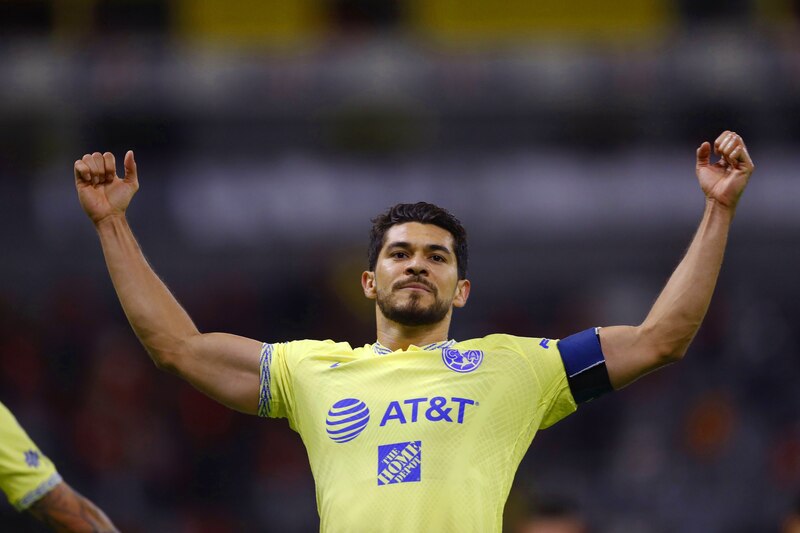 Jugador de fútbol celebra un gol