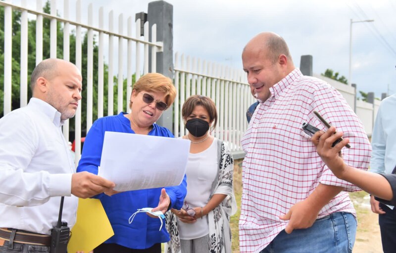 Reunión de trabajo para la planificación de la nueva escuela