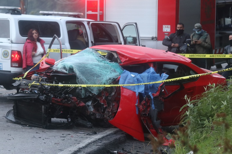 Accidente de coche en la carretera