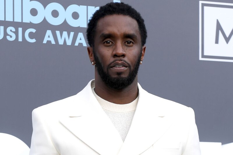 El rapero Nas en la alfombra roja de los Billboard Music Awards 2023