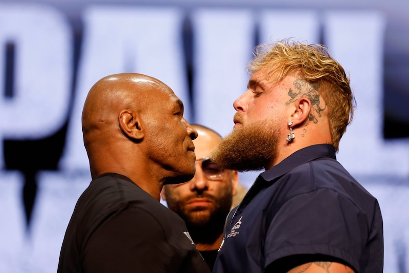 Floyd Mayweather y Logan Paul se enfrentan en una conferencia de prensa