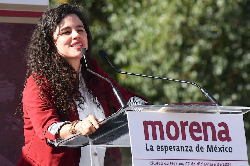 Luisa María Alcalde, dirigente nacional de Morena, durante el cierre de la gira nacional de asambleas informativas y de afiliación por parte del Comite Nacional de Morena, evento realizado en la Plaza de las Tres Culturas en Tlatelolco.