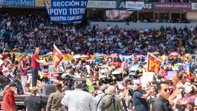 AMLO encabeza mitin en el Estadio Azteca