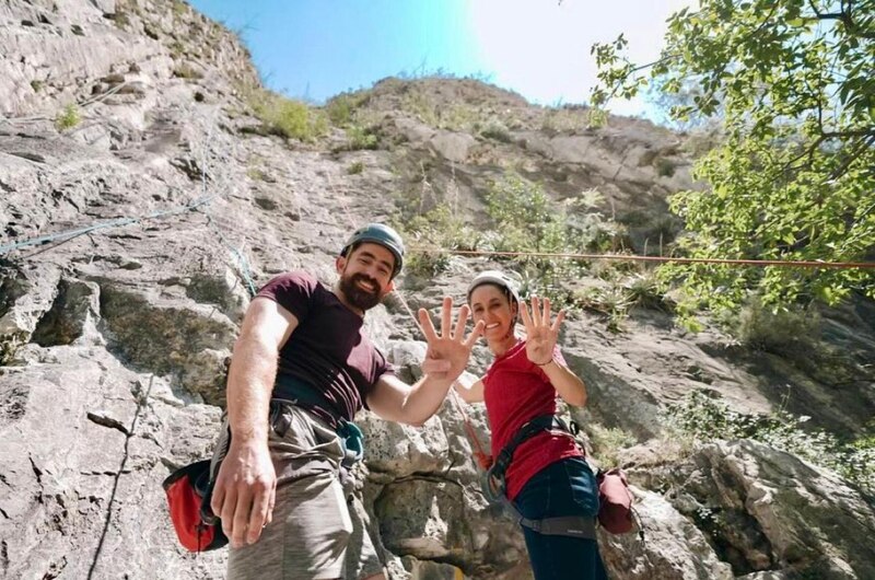 Escaladores en la roca