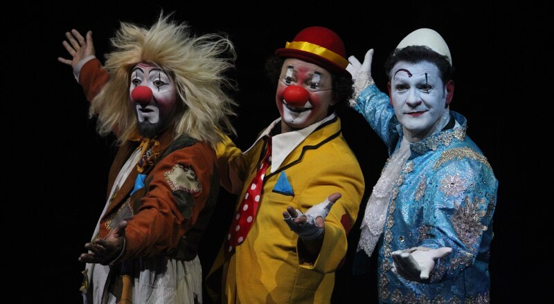 Tres payasos en el circo