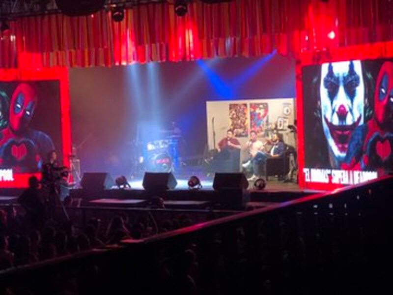 Deadpool y Joker en el escenario
