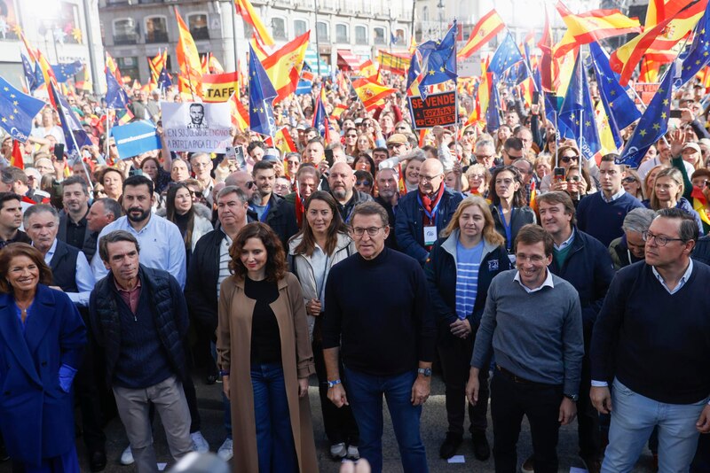 Multitudinaria manifestación en Madrid contra el Gobierno de Pedro Sánchez