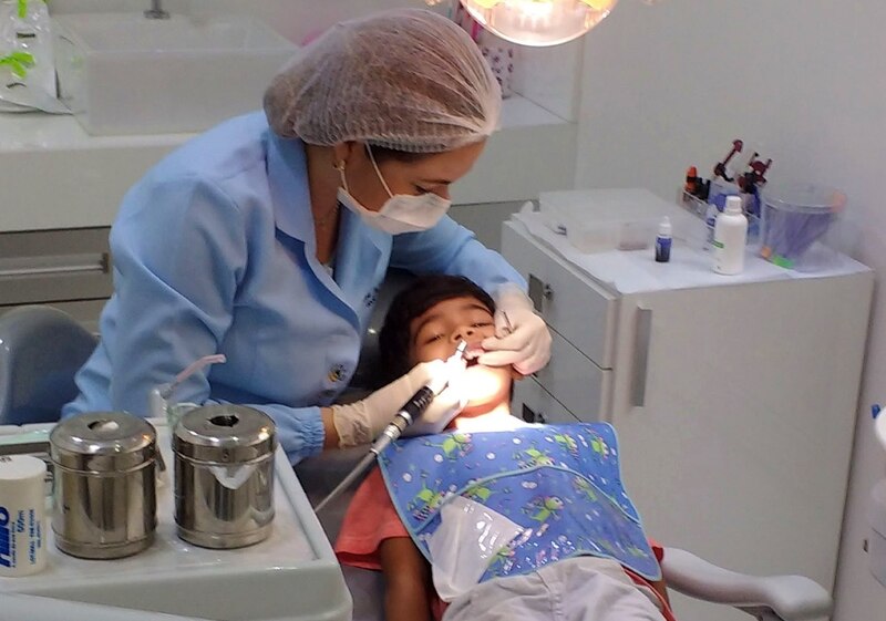 Niño en el dentista