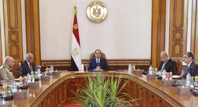 El presidente egipcio, Abdel Fattah el-Sisi, se reúne con su gabinete