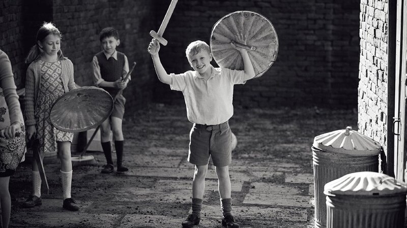 Niños jugando a la guerra