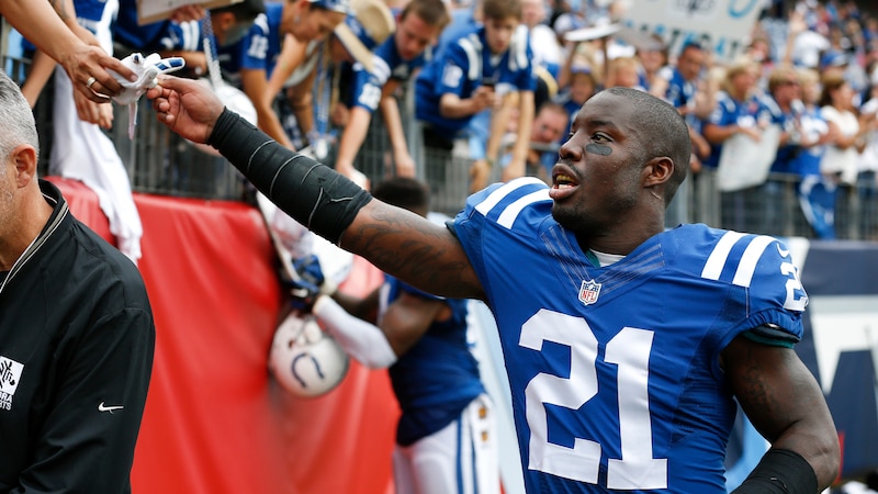 Jugador de fútbol americano celebrando un touchdown