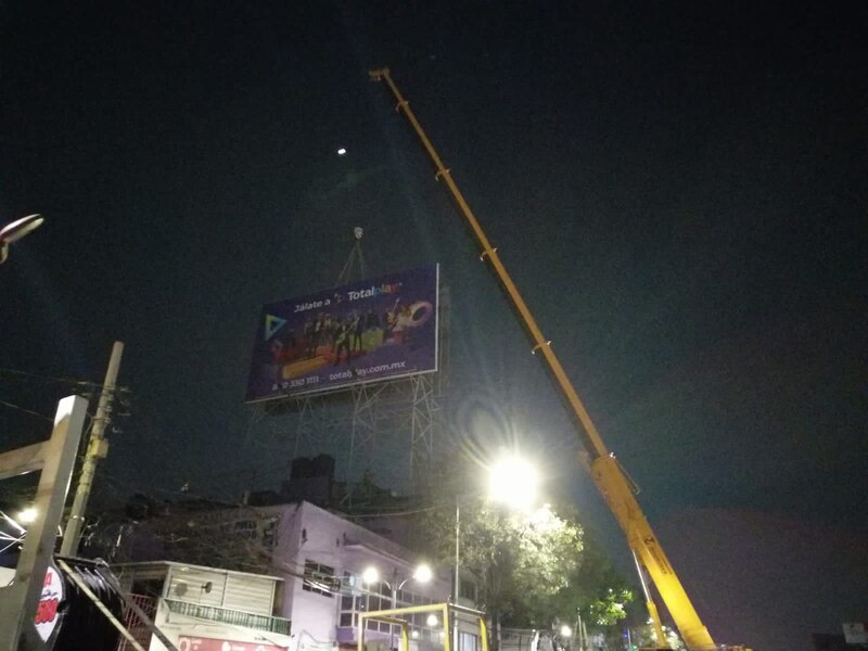 Colocación de espectaculares en la Ciudad de México