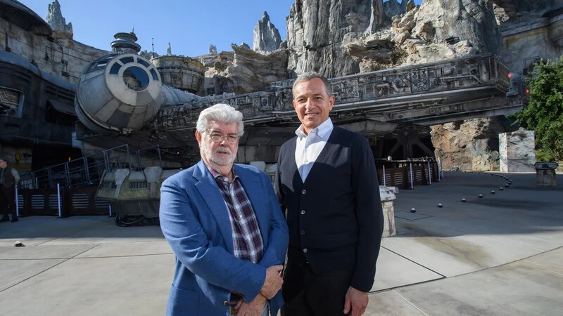 George Lucas y Bob Iger en la inauguración de Star Wars: Galaxy's Edge