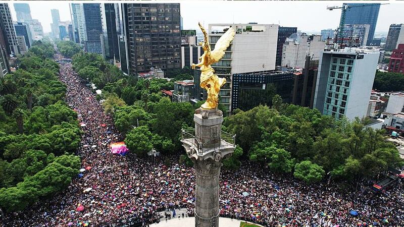 Multitudinaria manifestación en la Ciudad de México