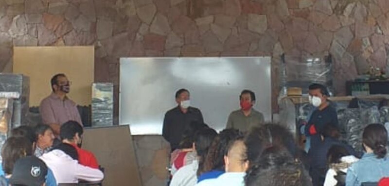 Reunión de trabajo en la escuela