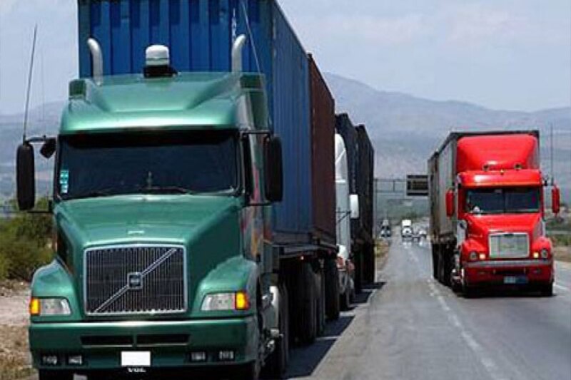 Tráfico de camiones en la carretera