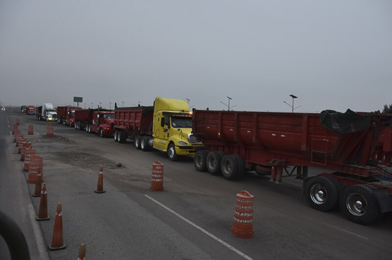 Tráfico de camiones en una carretera