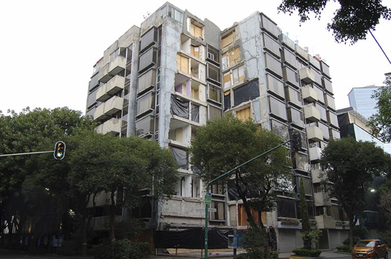 Edificio dañado por el terremoto de 1985 en la Ciudad de México