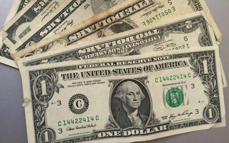 Un dólar