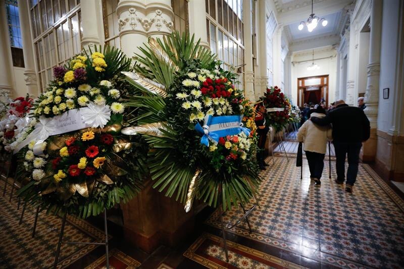 Ofrenda floral en memoria de las víctimas del atentado a la AMIA