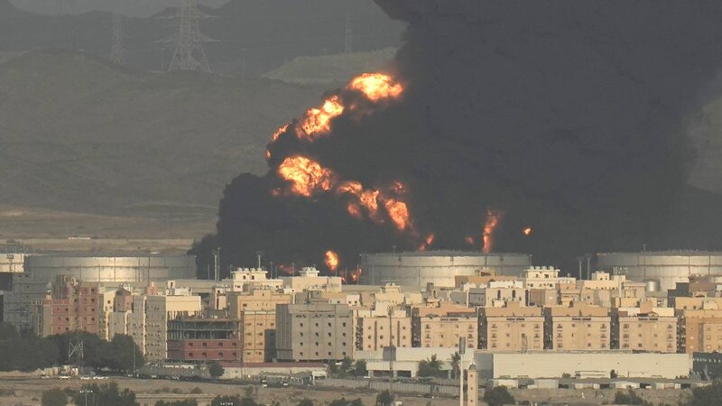 Incendio en una refinería de petróleo en Arabia Saudita