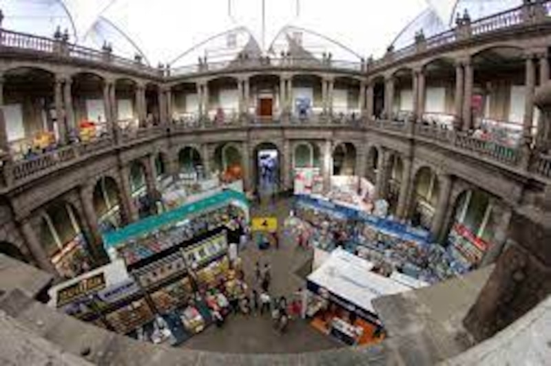 Feria de libros en el Palacio de Minería