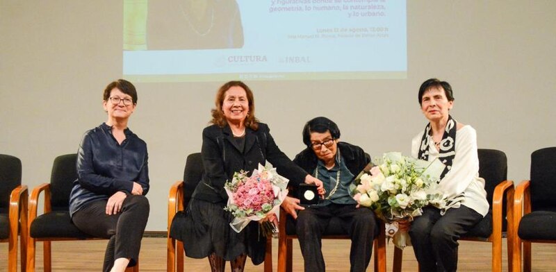 Entrega de la Medalla Bellas Artes a la maestra Silvia Molina.