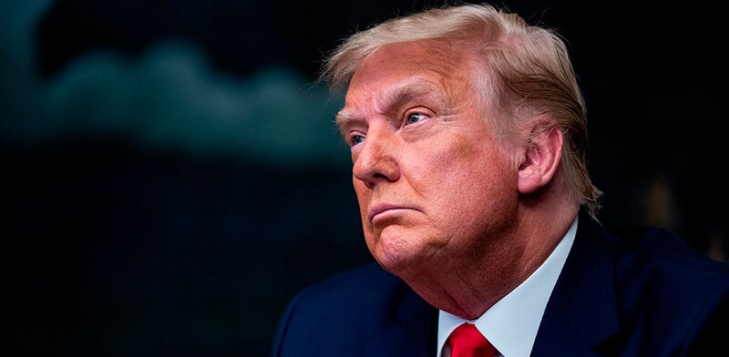 El presidente Donald Trump mira hacia el futuro con determinación.
