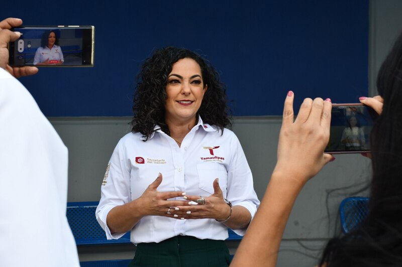 La Secretaria del Trabajo de Tamaulipas, María del Pilar Martínez, habla con los medios de comunicación.