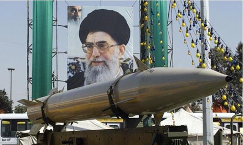 Irán muestra su poderío militar con un desfile de misiles