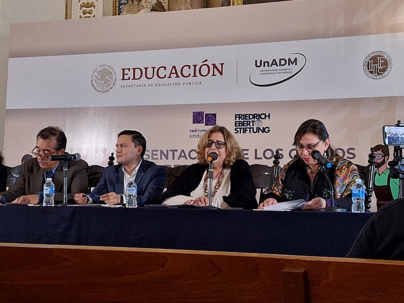 Mesa redonda sobre educación en México
