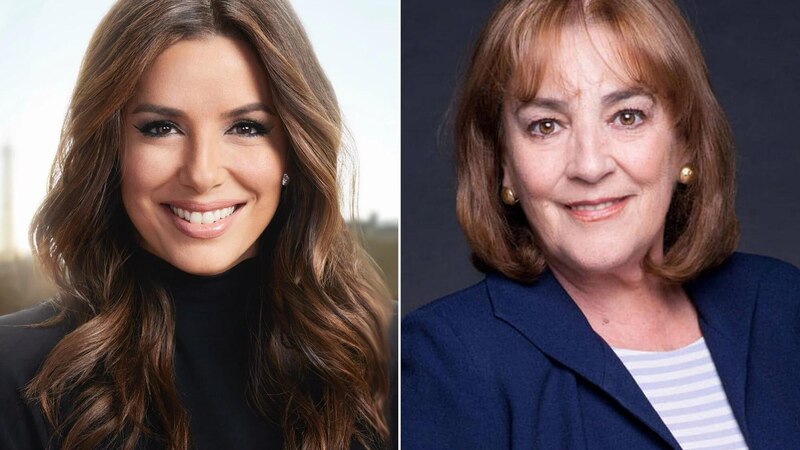 La imagen muestra a dos mujeres sonrientes, una de ellas es Eva Longoria y la otra es María Antonieta de las Nieves.