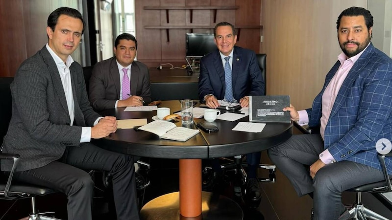 Reunión de trabajo encabezada por el Presidente de México