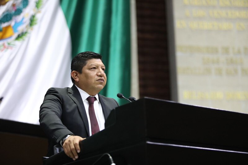 El presidente Andrés Manuel López Obrador pronuncia un discurso en el Congreso de la Unión.