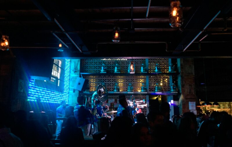 Concierto de jazz en un bar
