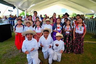 Sheinbaum promete seguir haciendo caminos en la Mixteca, Oaxaca 