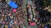 Colectivos de familias de desaparecidos LGBT+ y anti comercio rosa toman el Fan Fest