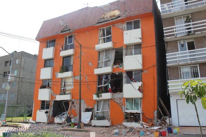 Edificio dañado por un terremoto