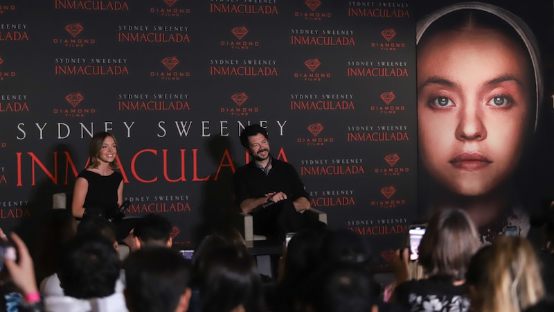 Sydney Sweeney y el director Andrew Dominik en la presentación de "Inmaculada" en el Festival de Cine de Sundance 2023.