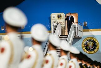 Trump llega a China en su segunda visita desde 2017; dialogará sobre conflicto con Taiwán