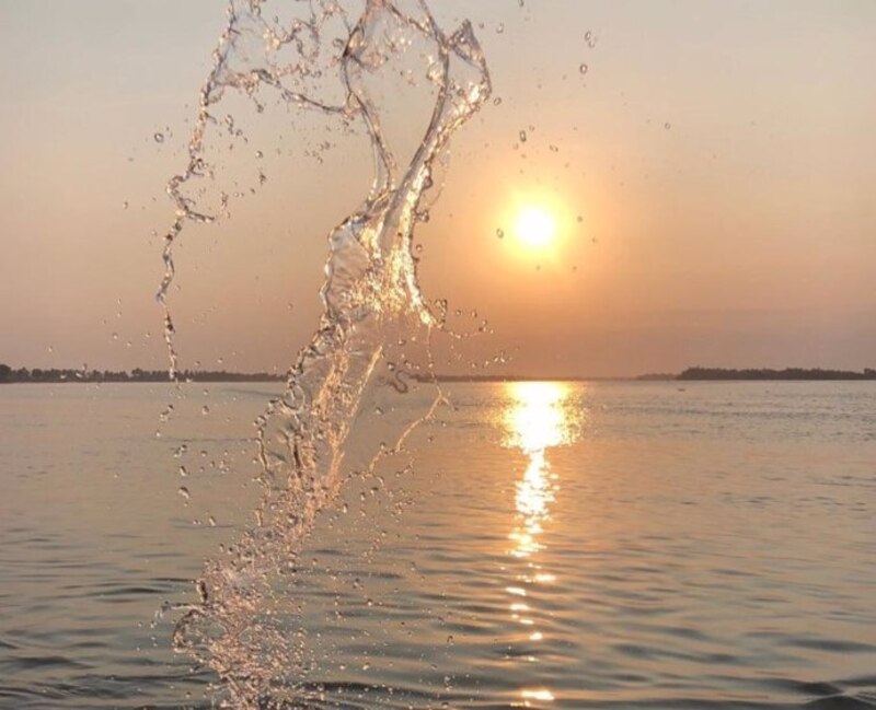 Chorrito de agua al atardecer