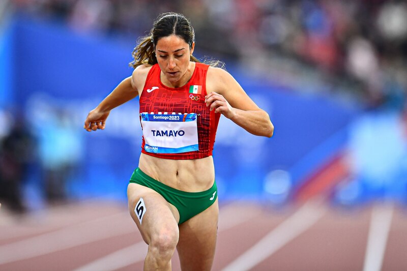La atleta mexicana Paola Morán corre en los Juegos Olímpicos de Tokio 2020.