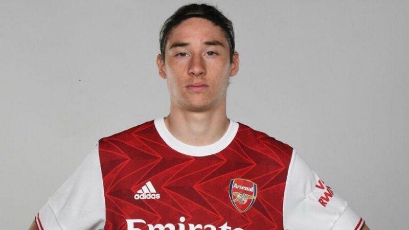 El futbolista Takehiro Tomiyasu, del Arsenal, durante la sesión de fotos del club