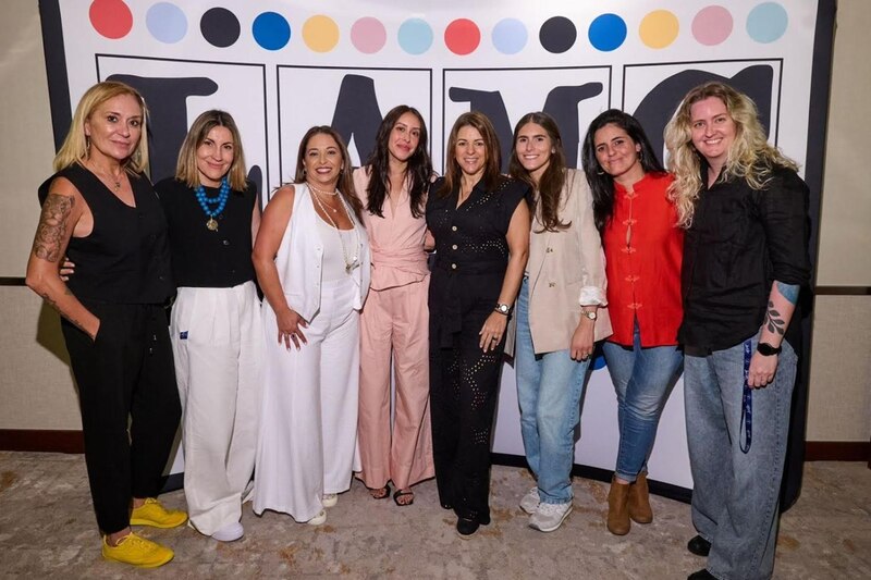 Mujeres empresarias en un evento de networking