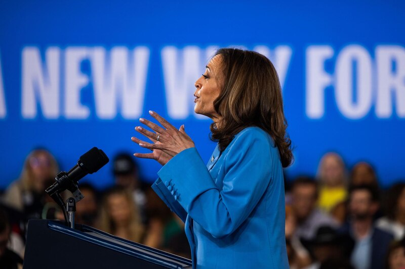 Kamala Harris, vicepresidenta de los Estados Unidos, pronuncia un discurso.